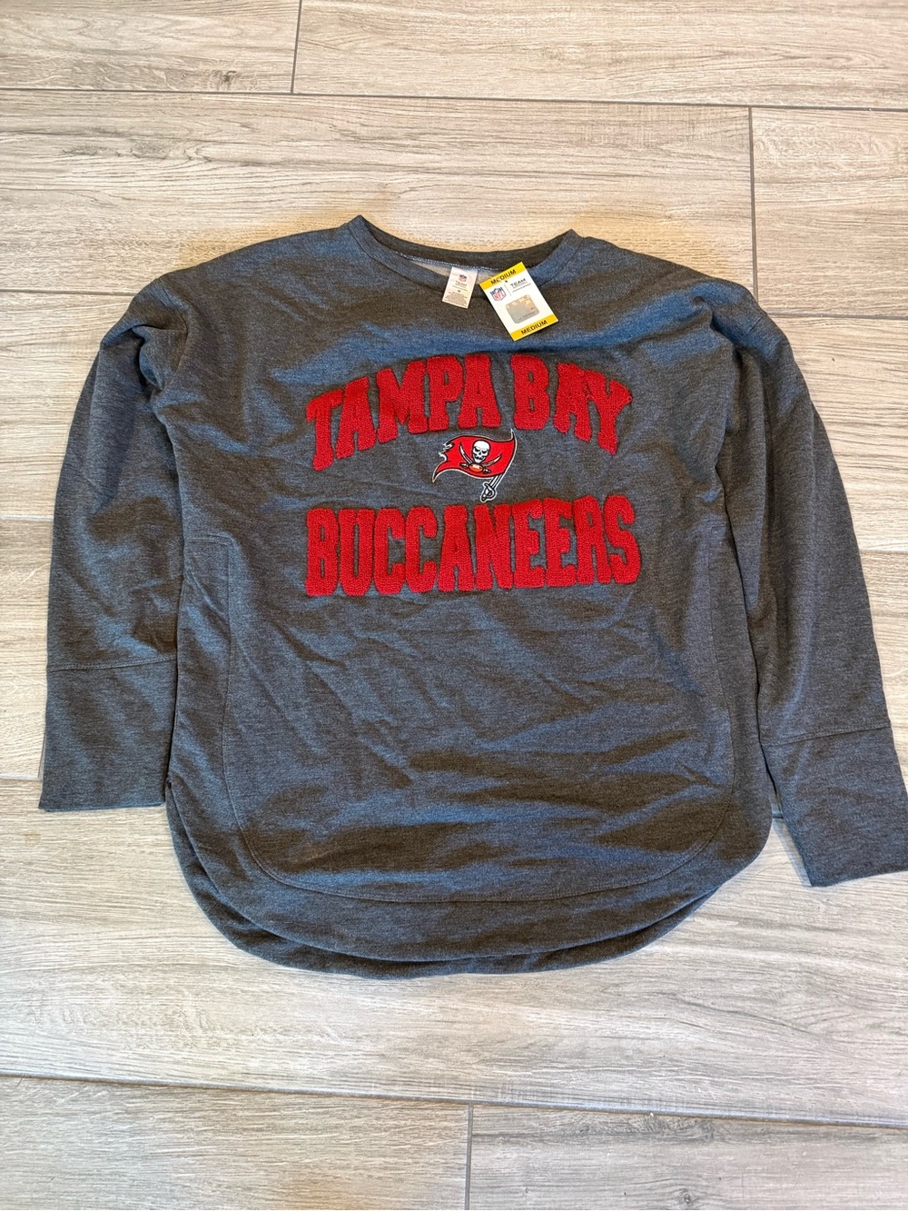 New With Tags Women’s Tampa Bay Buccaneers Gray Long-Sleeve Sweatshirt